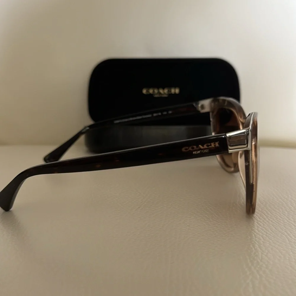 Coach oversized tortoise shell sunglasses - Picture 3 of 5